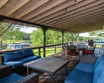 2Kings 2Doubles - Boat Dock in Cozy Cove PetsAsk - Mead - Balcón