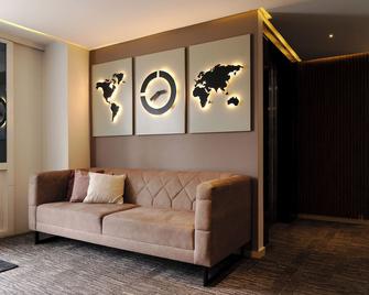 Hotel Byhours Las Américas - Bogotá - Sala de estar