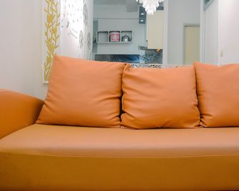 Comfort 1BR with Study Room Menteng Square Apartment - Jakarta - Living room