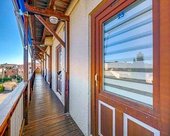 Rev'Hotel - Leucate - Balcón