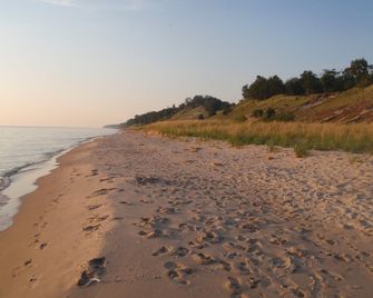 Luxury Guesthouse in private wooded setting in Grand Beach New Buffalo - New Buffalo - Strand