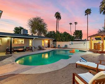 5BD Pool Game Room and Casita For Family Fun - Chandler - Pool