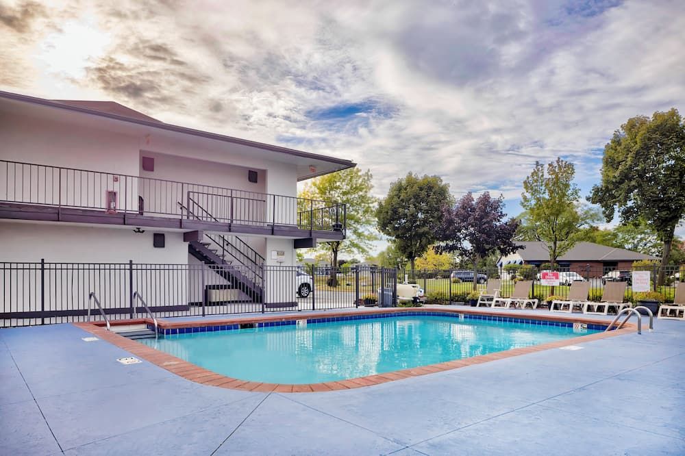 Motel 6 Oshkosh - Oshkosh - Piscine