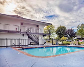 Motel 6 Oshkosh - Oshkosh - Piscine