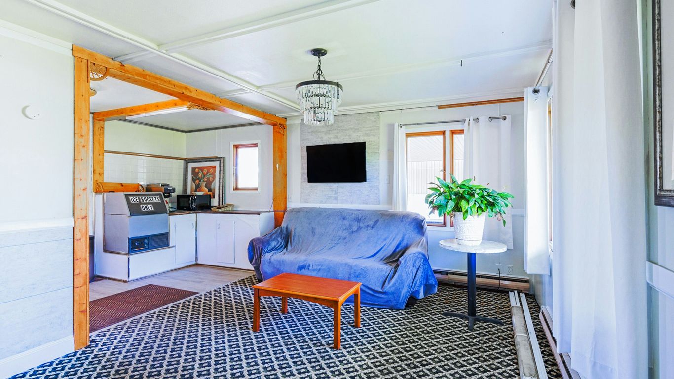 Country Hearth Inn & Suites By OYO Sturgis