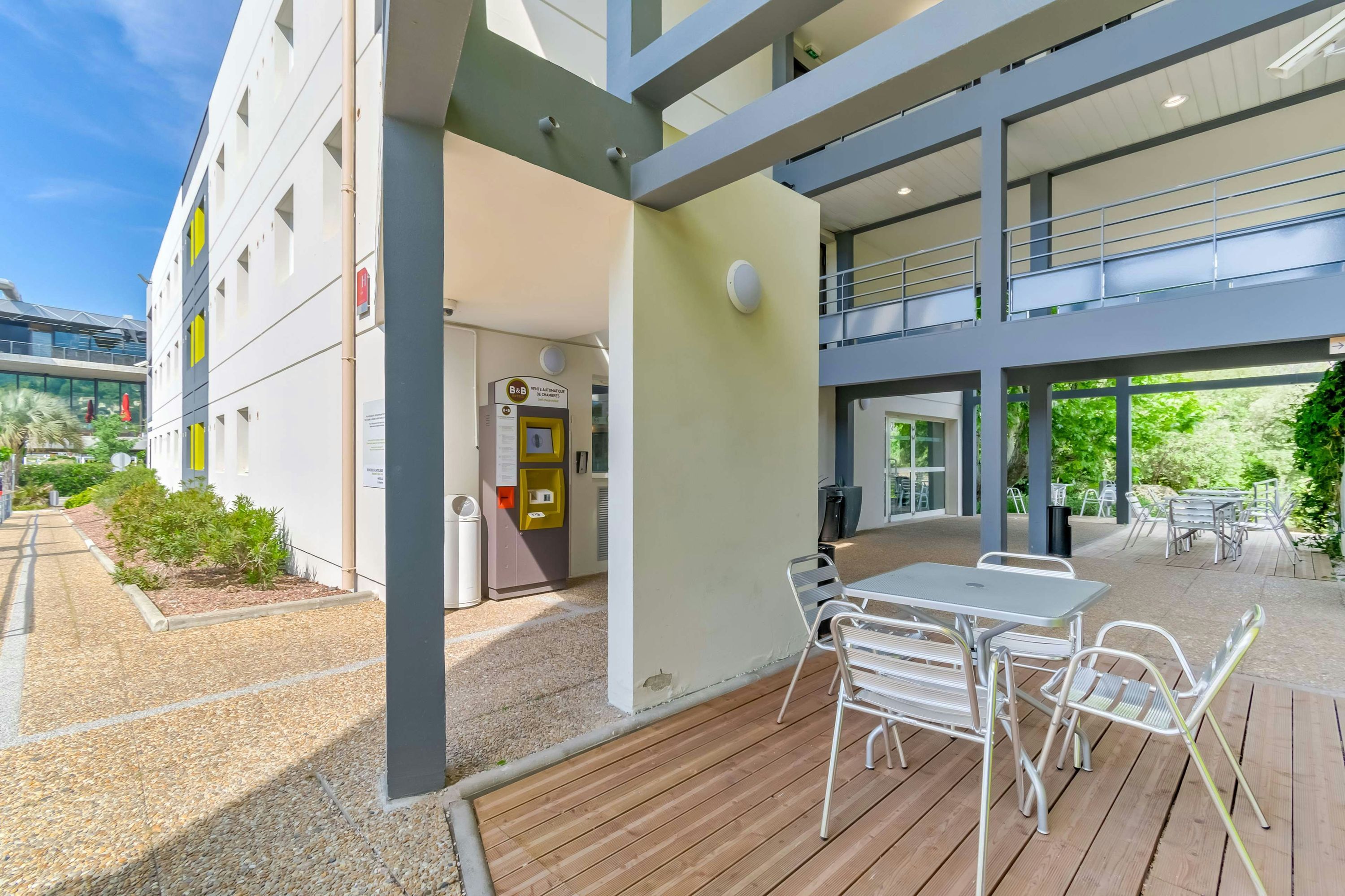 B&B HOTEL Marseille La Valentine - מרסיי - מרפסת
