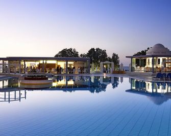 Serita Beach Hotel - Anissaras - Zwembad