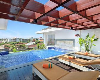 Harris Hotel Seminyak - North Kuta - Pool