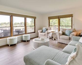 Northern Michigan Feel. Close to home appeal. - Lowell - Sala de estar