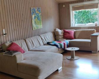 Træhus ved Strand. TV Free House - Vejby - Sala de estar