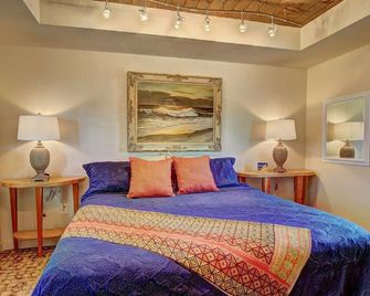 Lorna Beach Cottage at Spanish Village - Port Aransas - Bedroom
