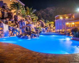 Clarion Suites Roatan at Pineapple Villas - Coxen Hole - Havuz