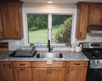 Wolf Ridge, a piece of heaven! Surrounded only by nature, secluded and private! - Mansfield - Cuisine