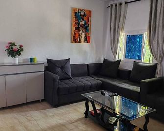 2 bedroom house with garden and terrace - vacation rentals Libreville - Libreville - Living room