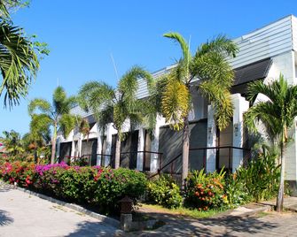 نواه فيلا آند تشابيل - South Kuta - مبنى