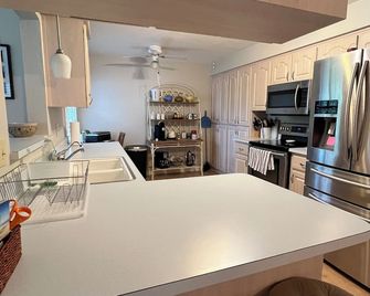 2-bedroom house in Beverly Hills FL , Minutes from scenic Crystal River - Beverly Hills - Kitchen