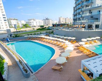 Athena Premium Suites - Erdemli - Piscina