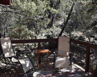 Creekside Madera Canyon Cabin Close To Trailheads For Hiking And Birdwatching - Green Valley - Balkon