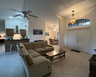 Beautiful Island Sanctuary with Modern Amenities - Bokeelia