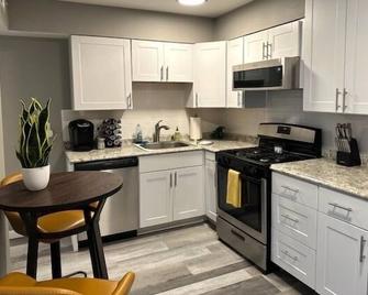 Spacious 2-Bedroom Abode Just Moments from Main Street - St. Charles - Kitchen