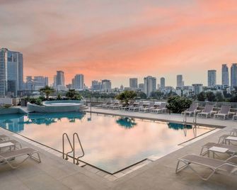 Leonardo City Tower Hotel Tel Aviv - Ramat Gan - Pool
