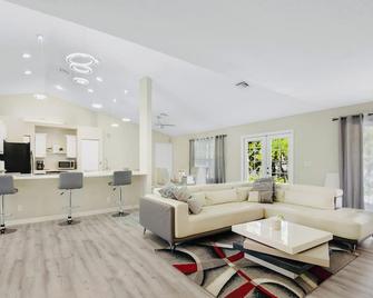 Paradize For Equestrian Lovers - Wellington - Living room
