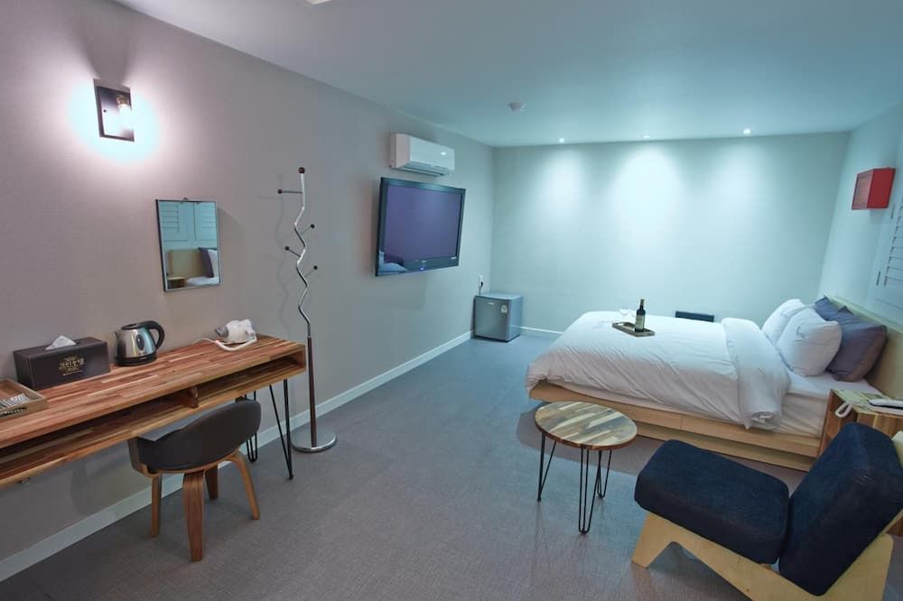 Hotel The May