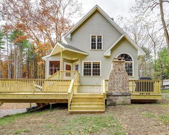 Rustic Retreat: Walk to Great Sacandaga Lake! - Gloversville - Building