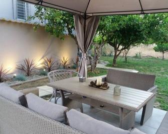 Seaside house for 8 close to Olympia & the beach - Kavouri - Patio