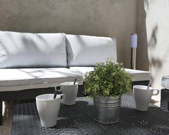 Gregbnb - Studio Terrasse - Parking Inclus - Climatisé - 15min Gare - Toulon - Gebäude