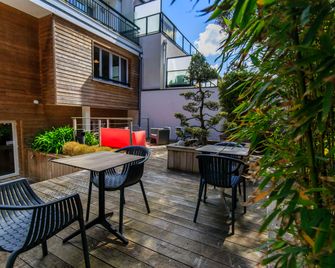 بست ويسترن هوتل جاردن آند سبا - لا بول-إسكوبلاك - شرفة مرصوفة