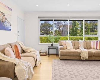 A Stones Throw - Rye - Obývací pokoj