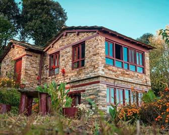 Itmenaan Estate - Binsar - Building