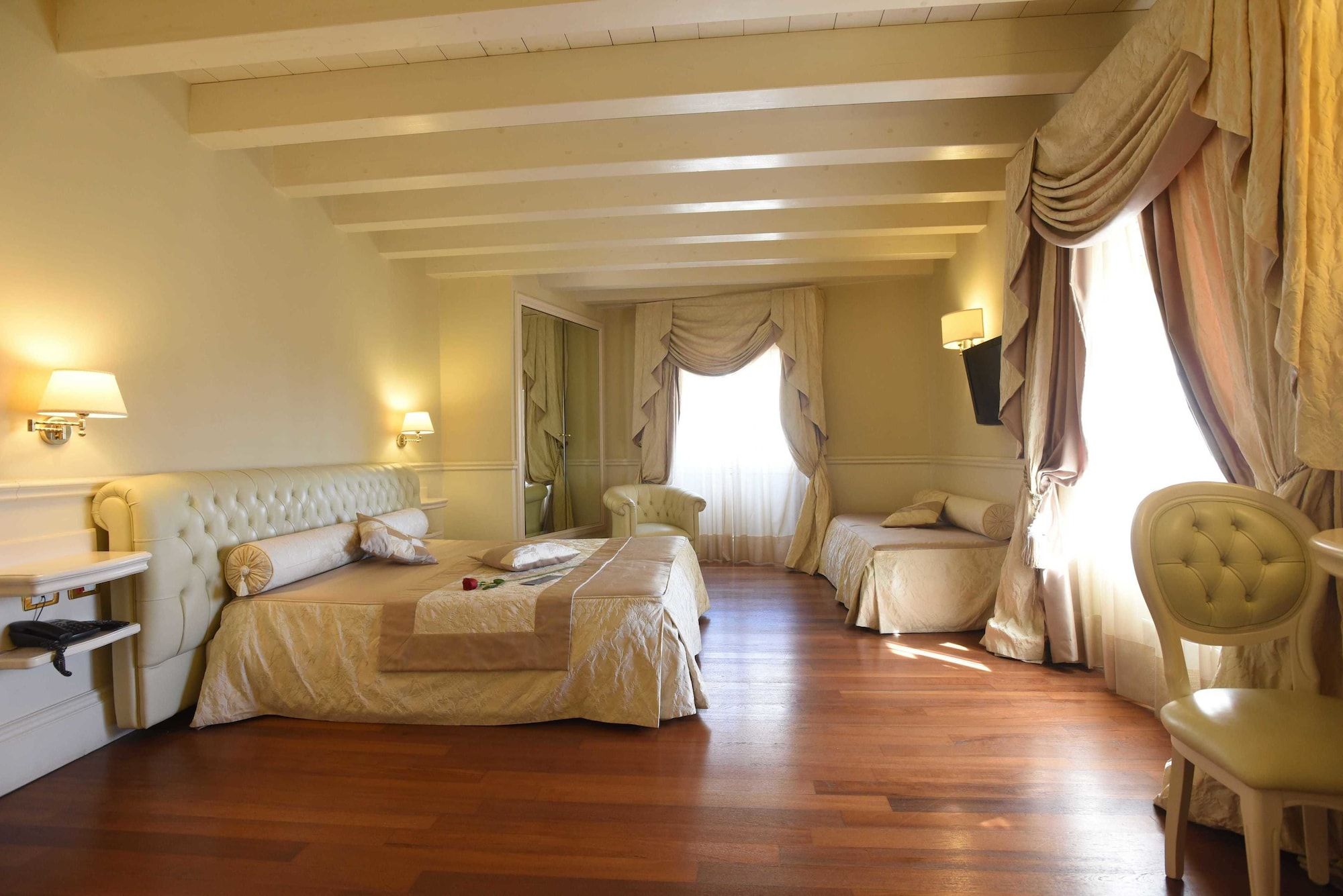 Suite Hotel Santa Chiara - לצ'ה
