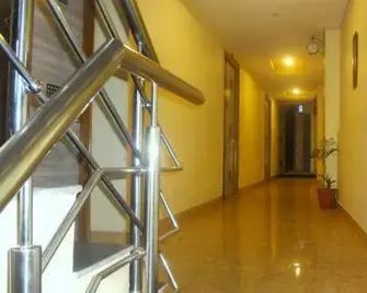 Hotel Rattans Regency - Roorkee - Hallway