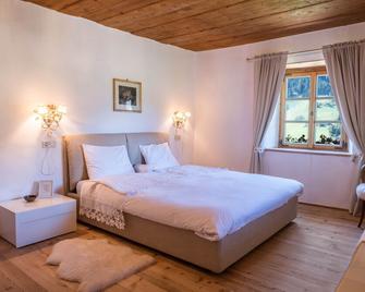 Newly Renovated Apartment Alpenrose In Scenic Area With Mountain View, Wi-Fi, Terrace & Garden; Parking Available - Sarentino - Спальня