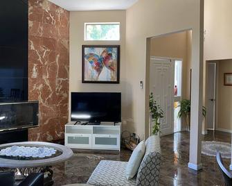 Large Luxury Studio with view in Santa Monica - Santa Monica - Living room