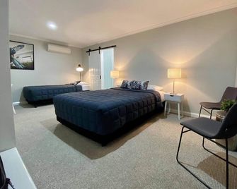 Estelle Kramer Motor Inn - Armidale - Bedroom