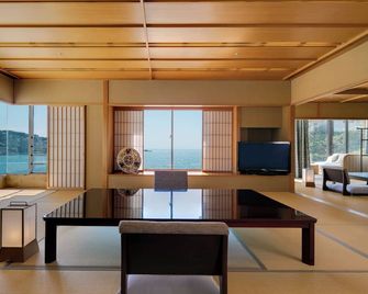 Shiraraso Grand Hotel - Shirahama