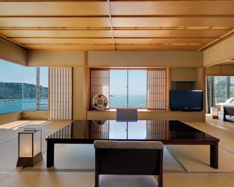 Shiraraso Grand Hotel - Shirahama