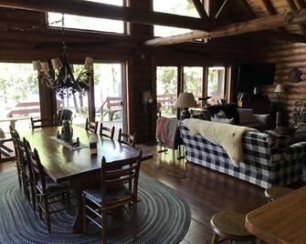 A Northwoods Shangri-la / Jagdschloss Four Mile Lake / an extraordinary 83 acres - Three Lakes - Restaurante