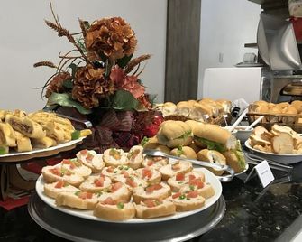 Hotel Conexão - Penha - Buffet