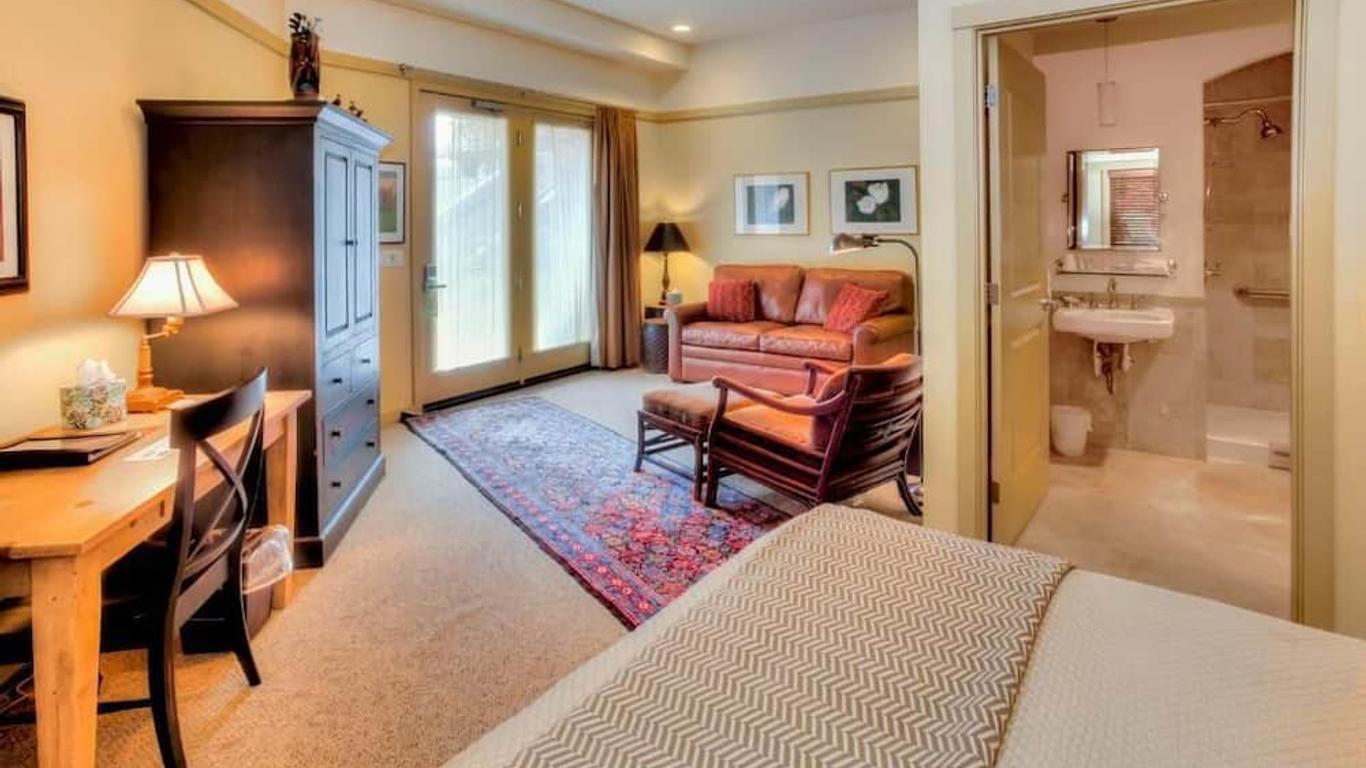 The Eagle Harbor Inn