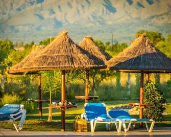Howard Johnson Hotel & Convention Center by Wyndham, Merlo - Villa de Merlo - Patio
