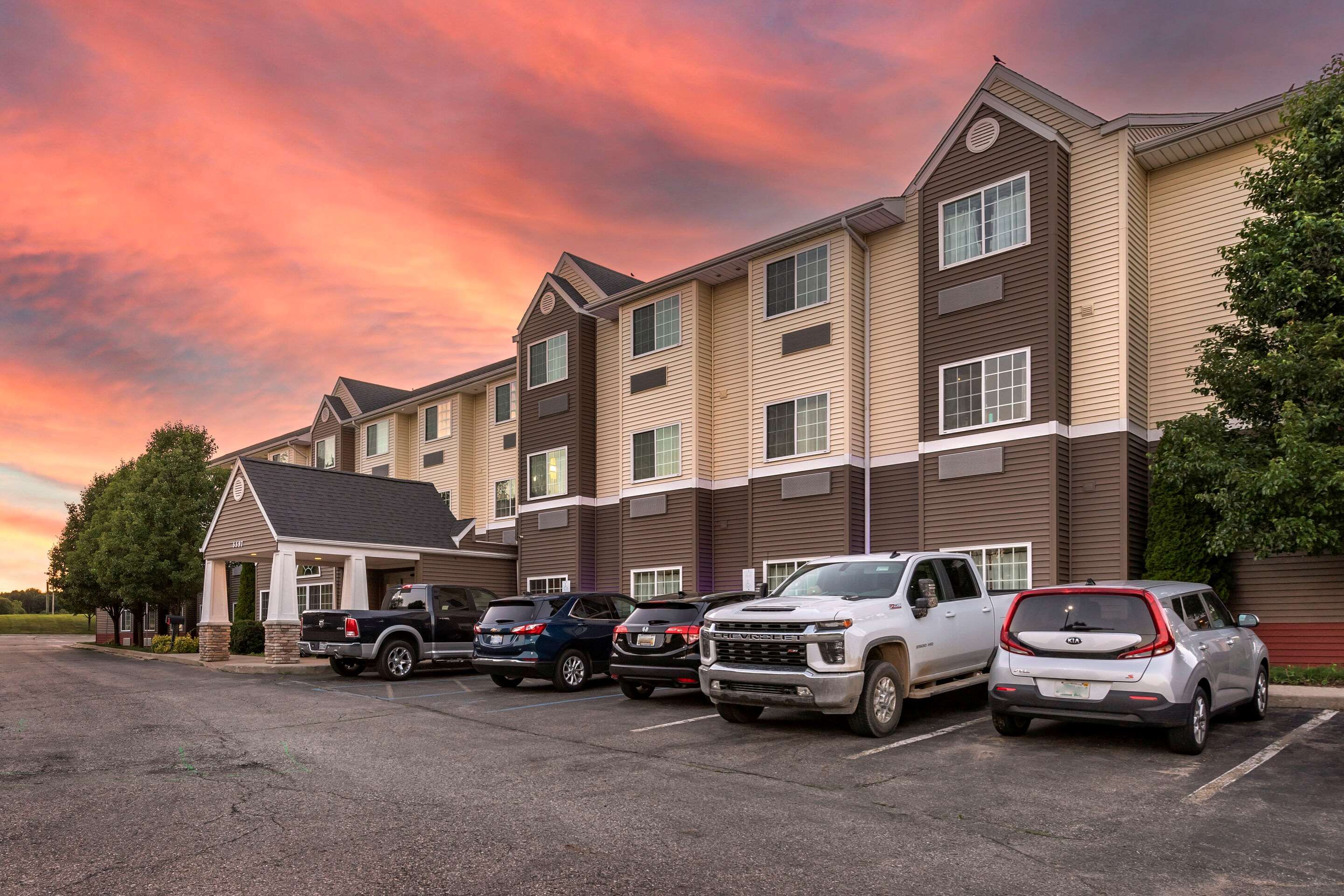 Sleep Inn & Suites Kalamazoo Southwest thumbnail 3