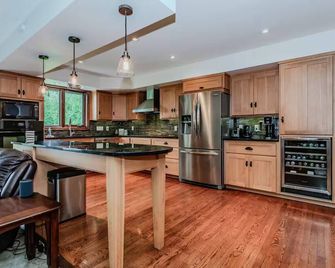 Luxurious Georgian Bay Escape at The Madison - Georgian Bluffs - Kitchen