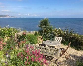 4 East Cliff - Lyme Regis - Patio