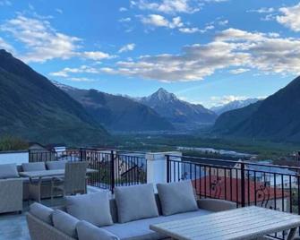 Mood Hotel Kazbegi - Stepantsminda