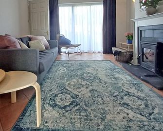 Beachside Avenue Holiday Home - Courtown - Living room