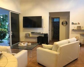 Lovely house for dream nights next to lagoon and near the sea - San Jose - Sala de estar